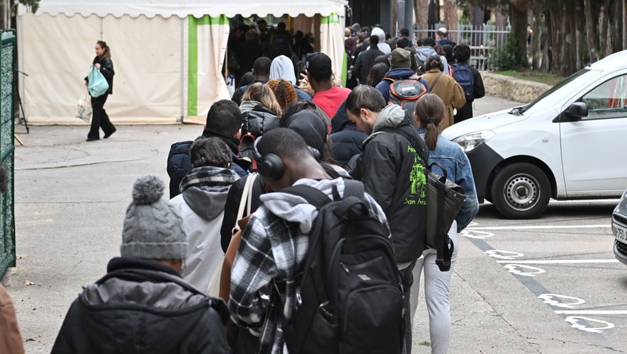 📈À Montpellier, la précarité explose : +60% de demandes d’aide d’urgence depuis 2020.

Ce n’est pas une fatalité, c’est un choix politique

Quand 14 enfants dorment 6 nuits sur le parvis de la “maison commune”, ce n’est pas un accident :
c’est l’échec de <a href="/MDelafosse/">Michaël Delafosse - Maire de Montpellier</a>