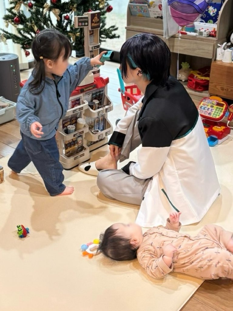 ※卒業済cos  

子どもたちに遊ばれる施設のお兄さん