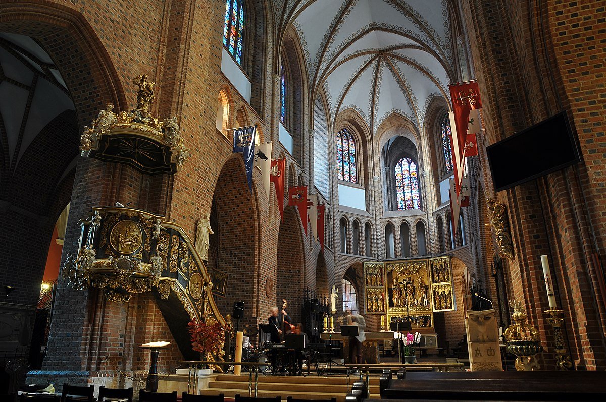 PolishChurches's tweet photo. Archcathedral Basilica of Saints Peter and Paul in Poznań

The cathedral was built in the 11th century in the Romanesque style. It was rebuilt several times, in the Gothic style, then in the neoclassical style. It was destroyed during World War II and rebuilt in the Gothic style. https://t.co/xZy41eHQQE