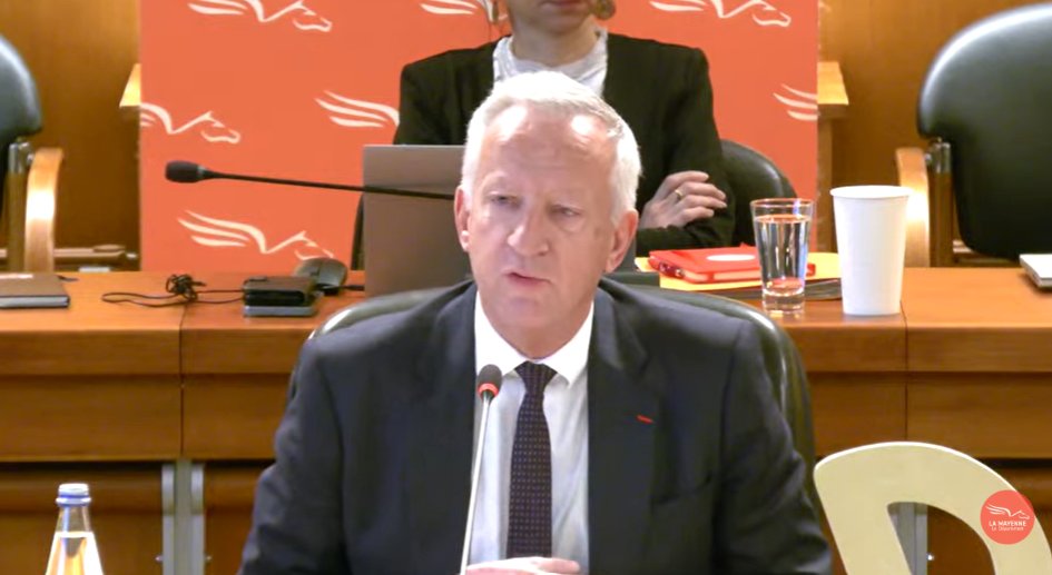 Lamayennensembl's tweet photo. #SESSIONCD53 En ouverture de la séance, le Président
@olivierrichefou a rappelé que l’élaboration du budget 2026 dans un contexte national marqué par une forte incertitude politique et par une situation préoccupante des finances publiques  1/2⬇️ https://t.co/6BQCaabISG