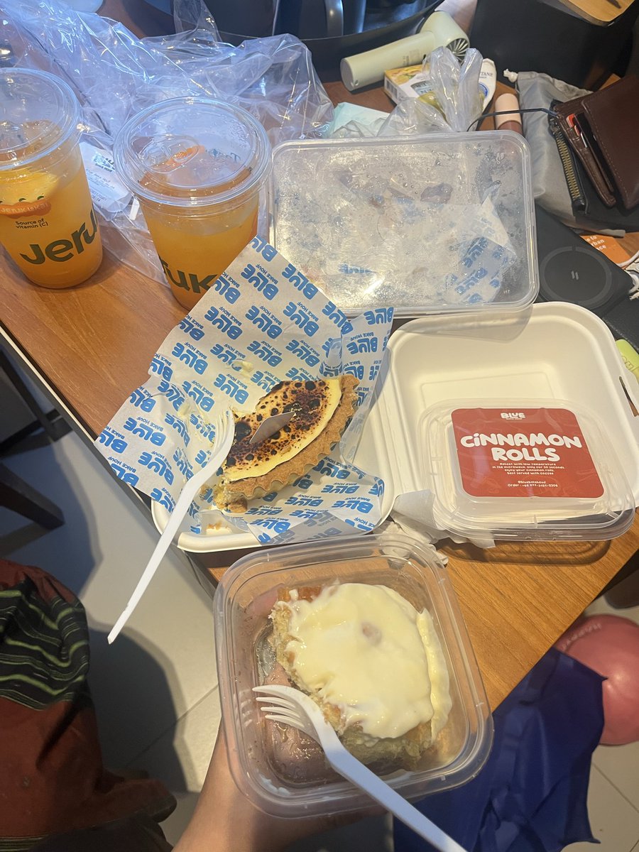 jajan adalah nama tengahku🤝 diem dikit pesen jajanan/kopi/makanan, otak gw isinya gofut sopifut, belom yg jajanan umkm☺️ lancar2 rejeki