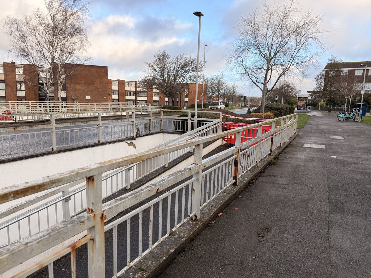 keepingitwelsh's tweet photo. @Bournemouthecho @mehansimranecho Significant damage to the wall/underpass which is closed on both sides now https://t.co/ISVGol86Bq
