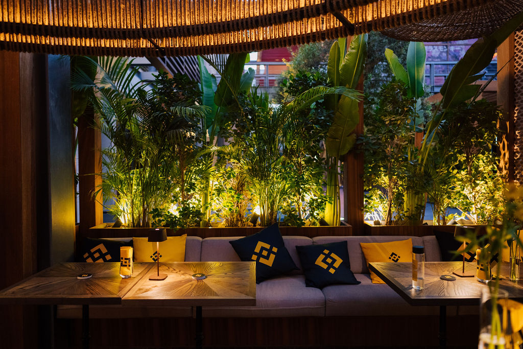 BinanceVIP's tweet image. A look into our exclusive VIP Cocktail Reception, hosted as we wrapped up another landmark #BinanceBlockchainWeek 

A space to connect, collaborate, and celebrate shared successes. That’s #InsideBinanceVIP 

Learn more 👉binance.com/en/vip-institu…