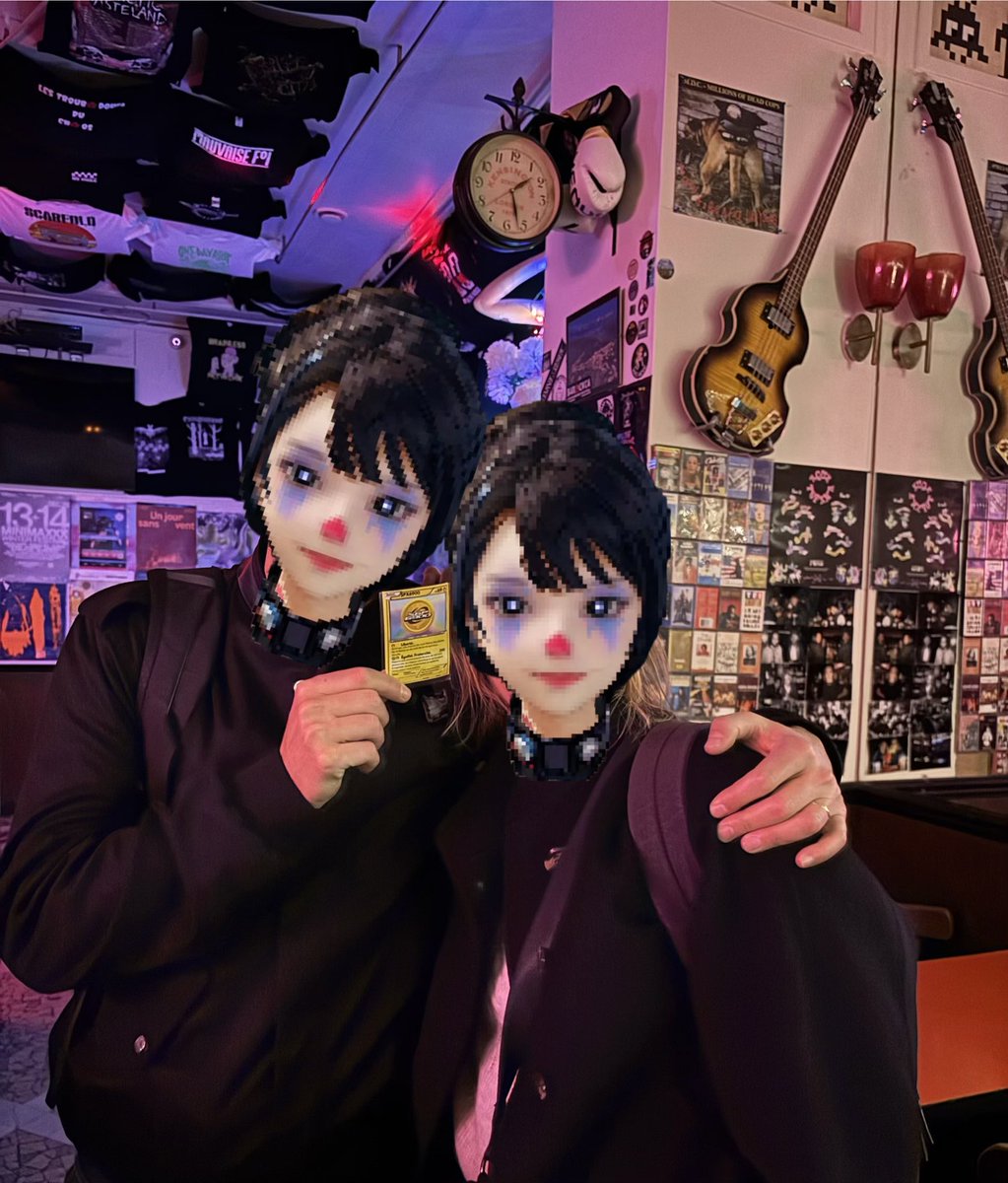 Mission onboarding accomplished last night at the Christmas party hosted by my gf’s company in Paris.

I personally handed out 15 SPX6900 gift cards to her amazing colleagues.

As an onboarding bonus, the entire staff of the venue hosting the private event got onboarded with