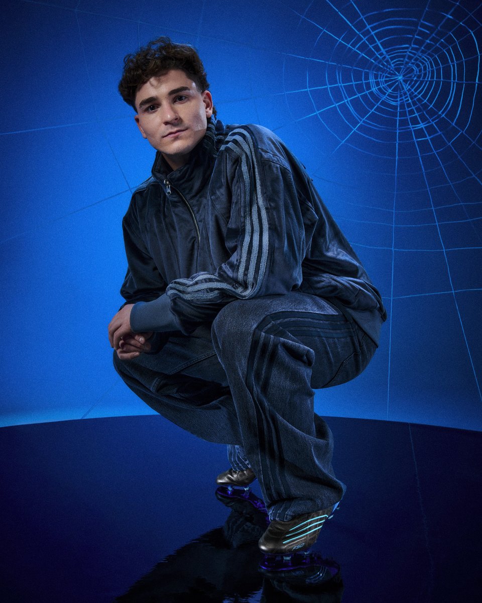 Más de 20 años después, <a href="/adidasfootball/">adidas Football</a> revive un clásico absoluto: las F50 Spider 🕷️
Quién mejor para estrenarlas que Julián Alvarez, el jugador que convierte cada rincón del campo en su telaraña. 🕸️

🔗 Disponibles en Fútbol Emotion.

--

#futbolemotion #adidasfootball