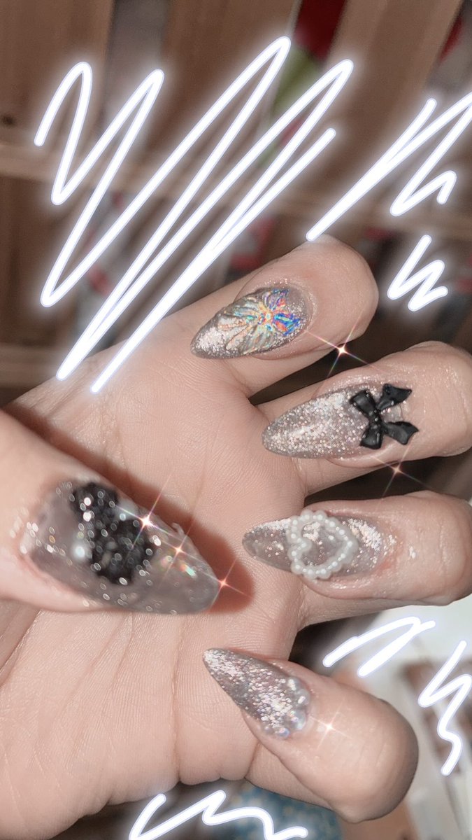 monyu_2023's tweet photo. 力尽きアシンメトリーネイル💅✨ https://t.co/l2VDoRDTyN