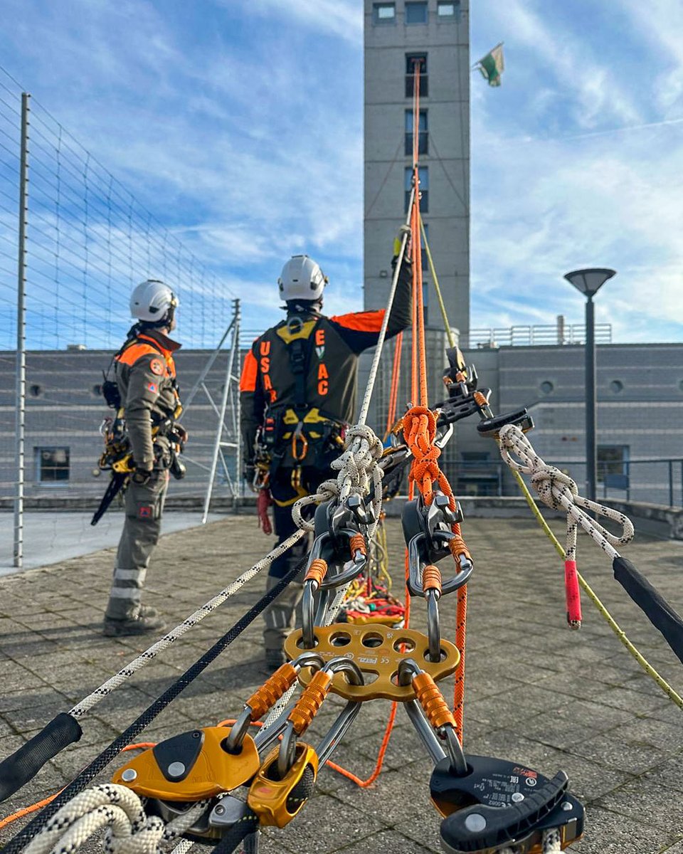 PCiVD's tweet image. 🔸 Deux jours d'entraînement pour les cordistes spécialistes du sauvetage en profondeur.

Pour certains astreints, il s'agissait des derniers exercices avant l'examen ITRA niveau 2, certification de compétences avancées dans le sauvetage technique. Bonne chance à eux!