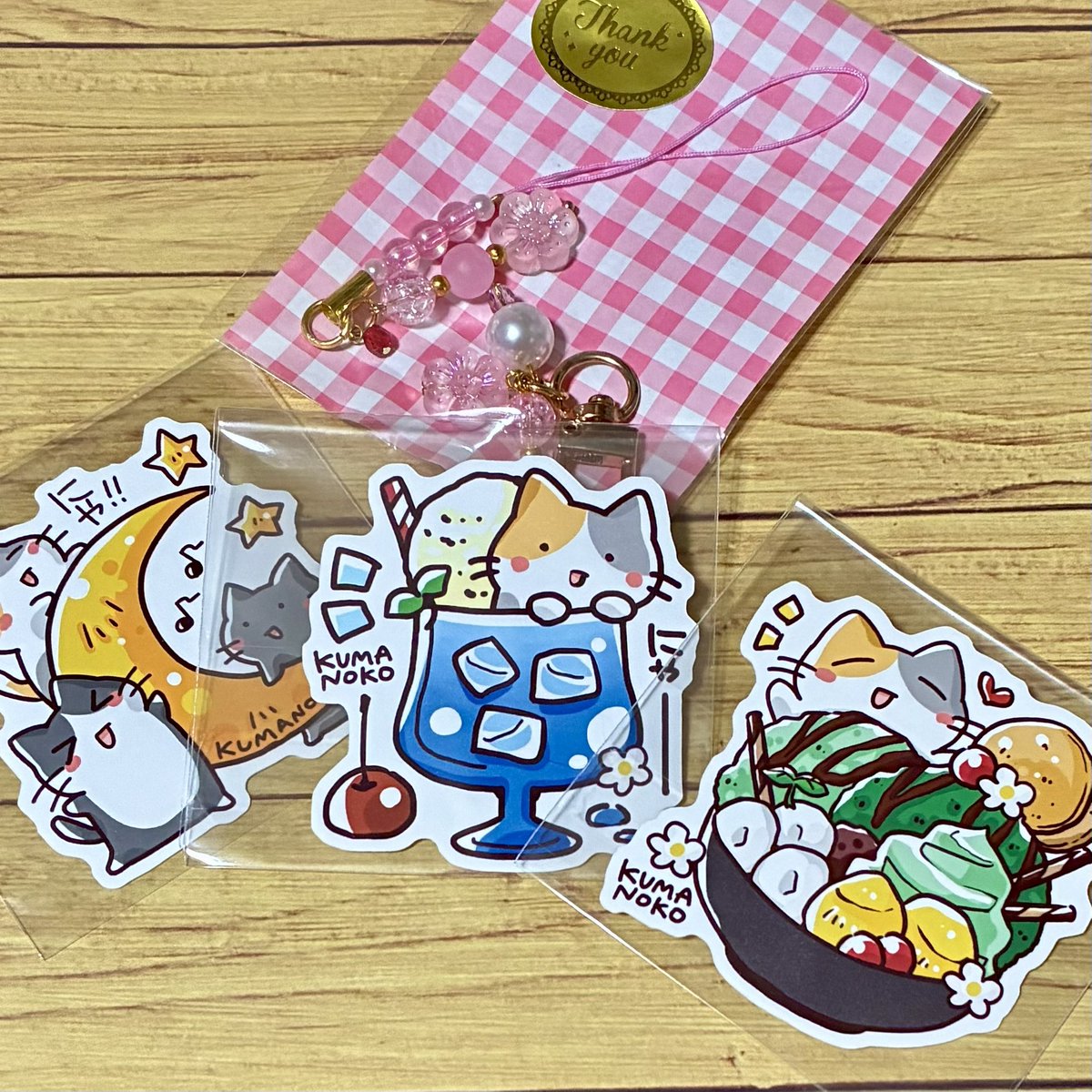 くまのこさん（<a href="/noko_note/">くまのこ＠12/14まで個展新作の通販受付中！</a> ）の通販で購入したグッズが届きました！
わーん、どれも可愛い〜！！☺️💕💕
ストラップとかどこに付けようかわくわくしますね。ステッカーも可愛くて眺めてるだけでにこにこです！