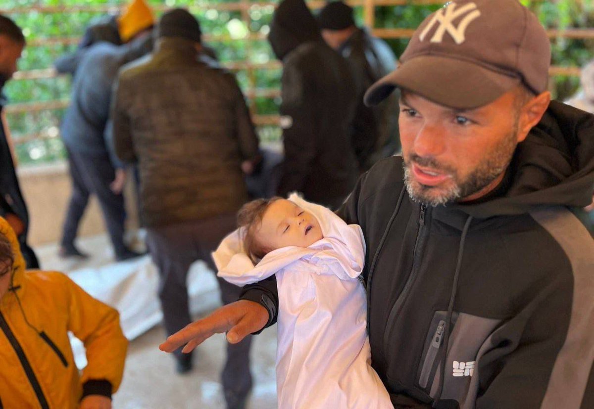 Gazze'de 8 aylık bir bebek soğuktan donarak hayatını kaybetti..!!