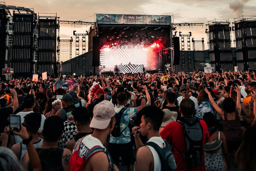 Primero fueron los cines, ahora los conciertos: ya es legal meter tu propia comida y bebida dentro de los festivales motorpasion.com/p/332618