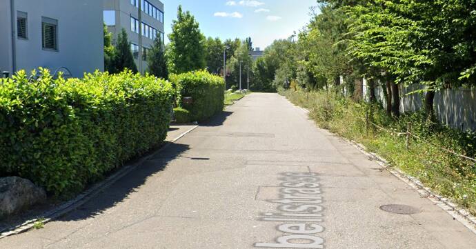 Blickch's tweet photo. Bei einer Auseinandersetzung in Kreuzlingen wurden am Mittwochabend drei Personen verletzt, darunter ein Polizist. Die Kantonspolizei Thurgau hat mehrere Personen festgenommen.  https://t.co/u4re6WMy0A https://t.co/8tKun7QgaP