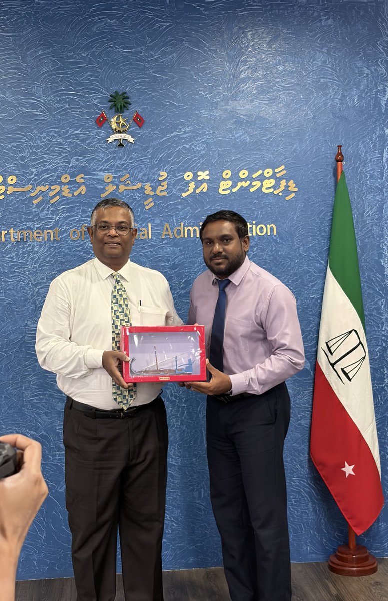 HC met Chief Judicial Administrator H.E. Mr Amjad Mustafa on 11 Dec 2025. Both sides appreciated ongoing robust 🇮🇳🇲🇻 judicial cooperation, &amp; called for further enhancing of ties, incl. training &amp; capacity building. 

Currently, 25 judges from 🇲🇻 are undergoing training in 🇮🇳