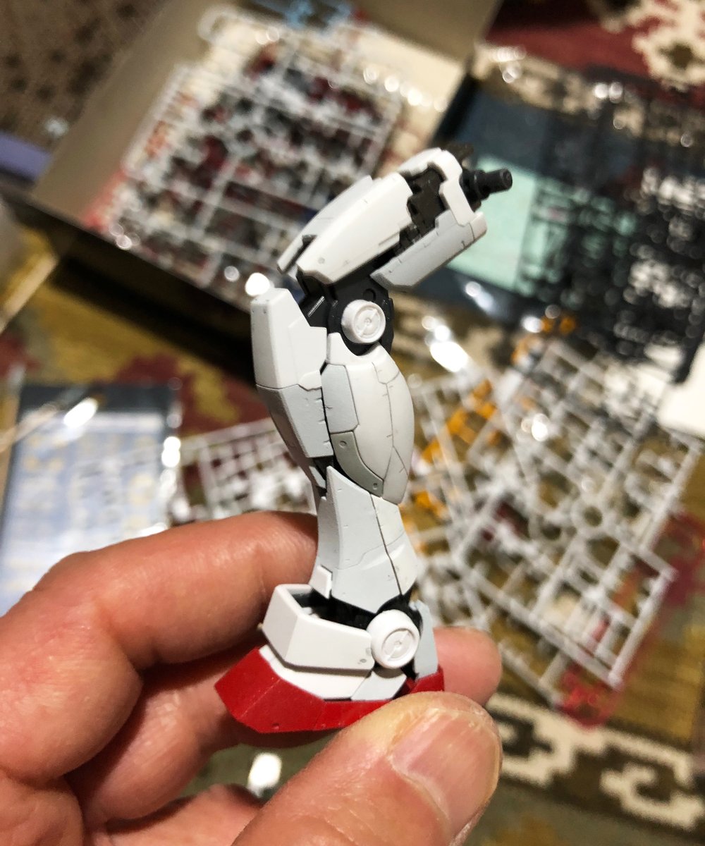 R X-78 RG 右足、できました。やっぱりキャノン（HG)とは違うな😅
塗膜が厚くなったせいか、ちょっとはめ込みがきつく合わない箇所が🥲　左足で確認しよう。