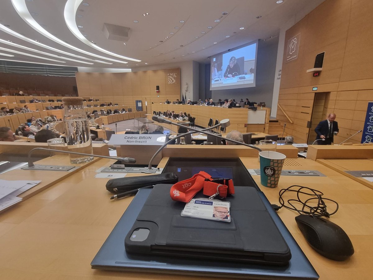 Séance plénière...
📽 Aujourd’hui une équipe de tournage m'accompagne pour la journée. 🎬

Avec MICHAELLE GAGNET
Grand Reporter et réalisatrice à Ligne Rouge/ BFMTV.