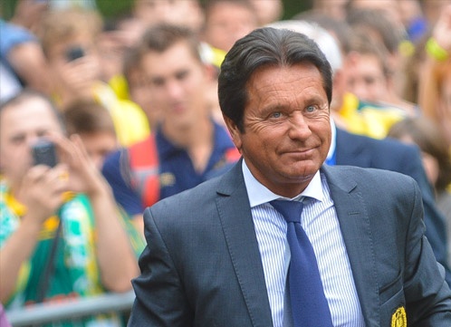 😱 Le chiffre est totalement dingue !

Le FC Nantes a eu 17 entraîneurs entre 1943, date de sa création, et 2007, arrivée de W.Kita à la tête du club.

Depuis 2007, sous W.Kita, le FC Nantes a eu 19 ENTRAÎNEURS !!

1943-2007 : 17
2007-2025 : 19

...

#Ligue1