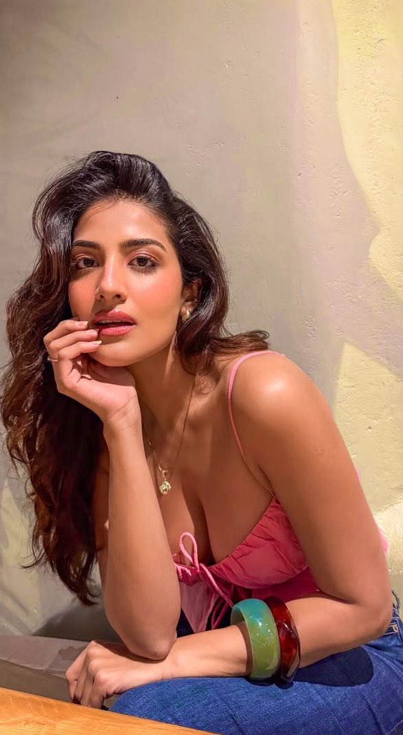 G74WB7AacAEFhHw?format=jpg&name=medium