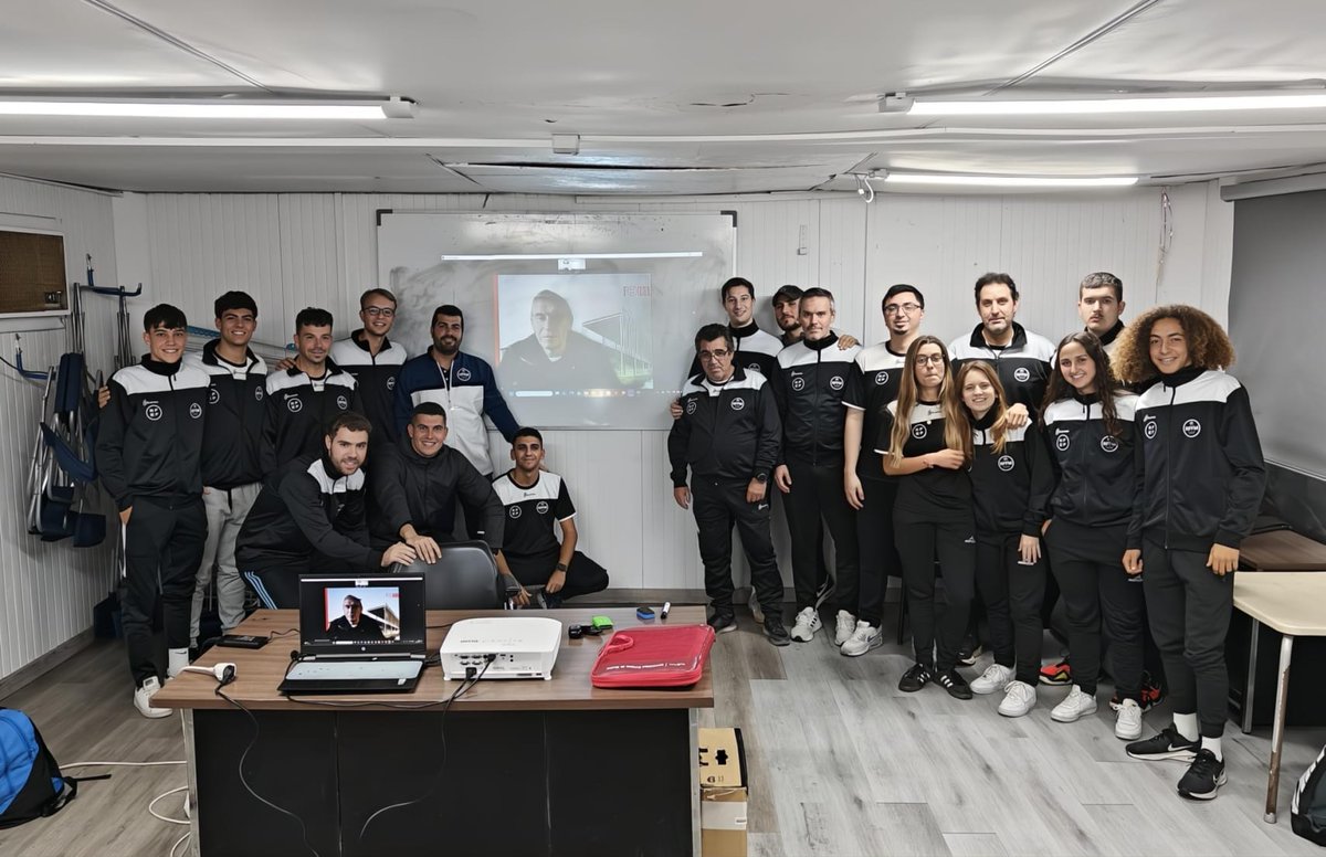 El curso UEFA 🅱️ desarrollado en las instalaciones del <a href="/SportingDeHorta/">A.D. Sporting de Hortaleza</a> finalizó con el módulo 'Reglas de Juego', con Roberto Díaz <a href="/Pika2011/">Pika</a> como docente.

El alumnado amplió conocimientos sobre reglamento y terminó sus clases en aula para centrarse en el proyecto final y el ABR.