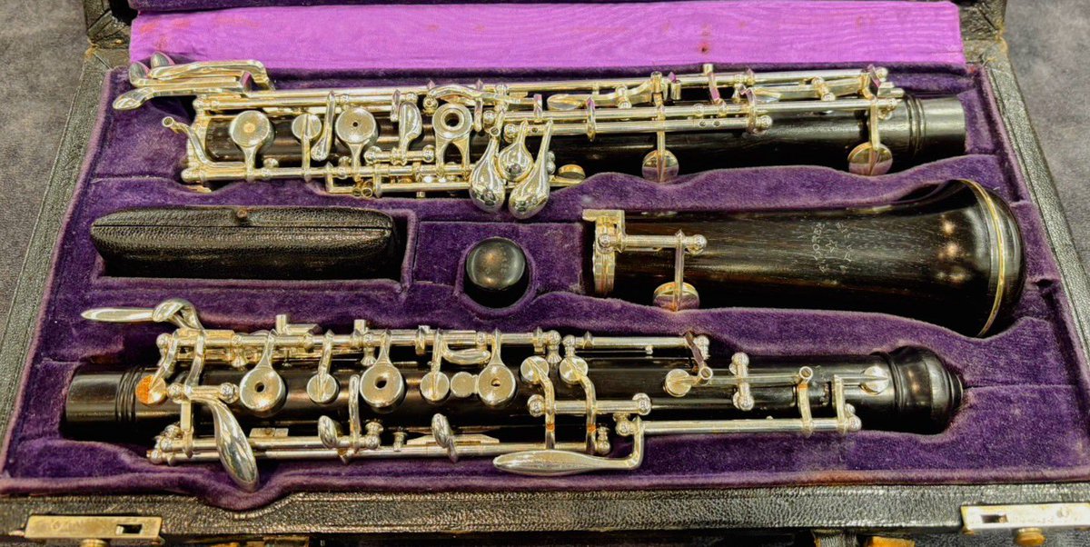 Katzen_R_R's tweet photo. 中古　F.Loree C-model（c+3）
全タンポ交換済み
状態:少々古いですが管体・キイかなり良い状態です。
#中古管楽器 #オーボエ #ロレー #loree https://t.co/lSzTaCsfgn