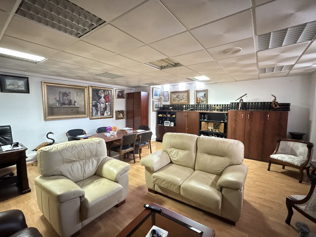 ExpInmobiliario's tweet photo. SE VENDE OFICINA DE 100 M2, QUE OFRECE UNA DISTRIBUCIÓN INICIAL DE TRES DESPACHOS, CON LA POSIBILIDAD DE AMPLIAR A UN CUARTO. OF10099.

¿Quieres verlo? ¡Llámanos ya y pide tu cita!

☎ (+34) 685 88 20 30
📧 info@expertoinmobiliario.com
Más Info: https://t.co/sp8j68Jqei https://t.co/bhnCdrIaad