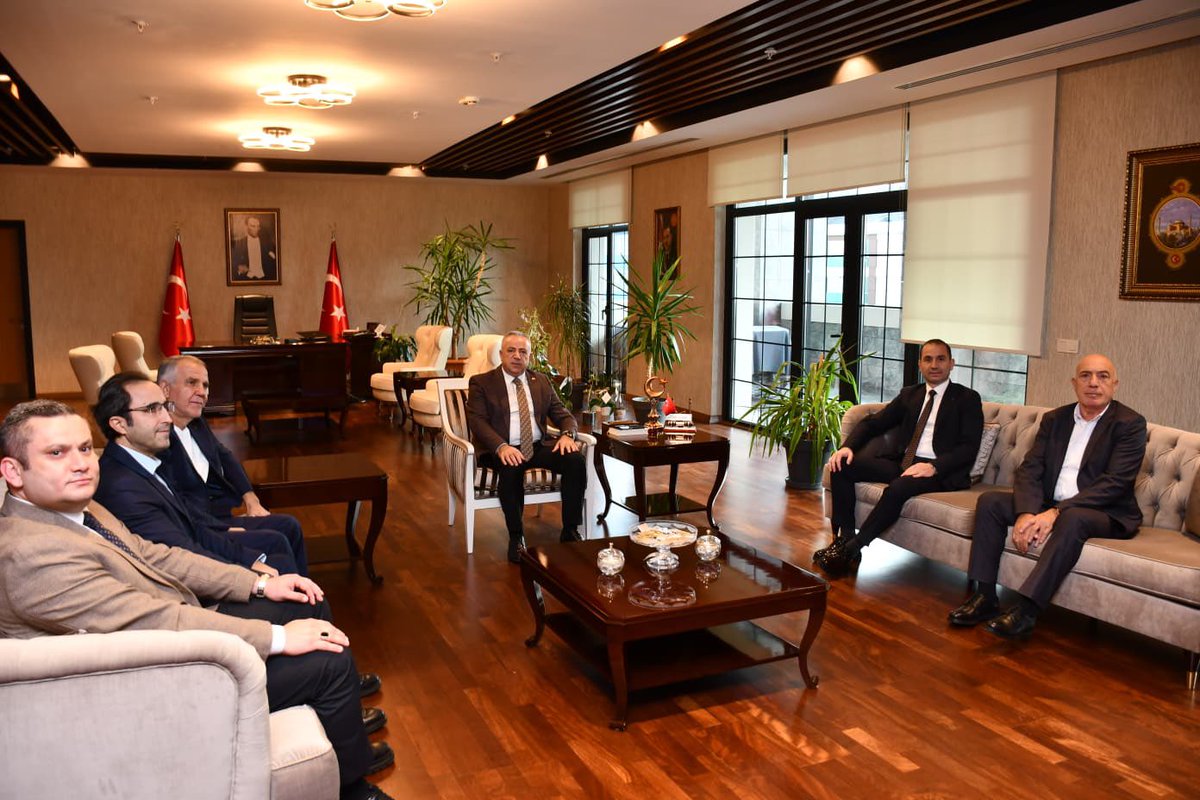 Çekmeköy Kaymakamımız Sn. Resul Çelik’i makamında ziyaret ettik. Nazik kabulleri ve sıcak misafirperverlikleri için kendilerine teşekkür ediyorum.

#çekmeköykaymakamlığı