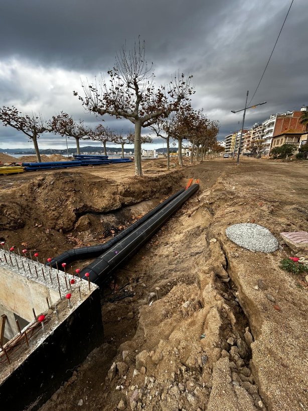 ConsAiguesCBGi's tweet photo. 🛠️ Substituïm un tram de la canonada d'impulsió de l'#EBAR del Pedró, en el marc de la reforma del Passeig del Mar de #Palamós.
💰 L'actuació té un cost de 675.533,86 euros, finançada gràcies a un ajut d'@aigua_cat, i estarà enllestida a principis del 2026.
🔗 https://t.co/FlkwMUOTCT