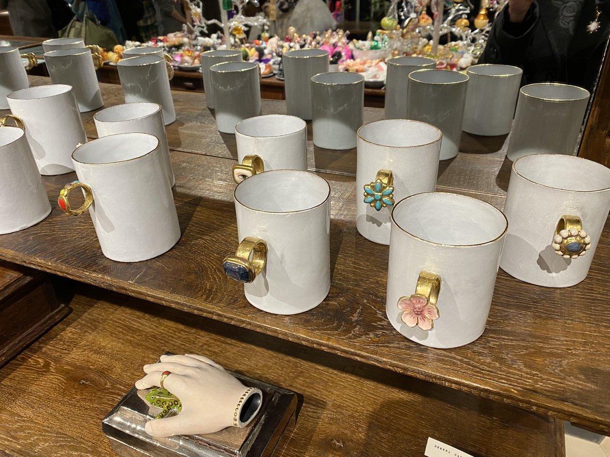 アスティエ ドゥ ヴィラットのお店も表参道にオープン。指輪のついた