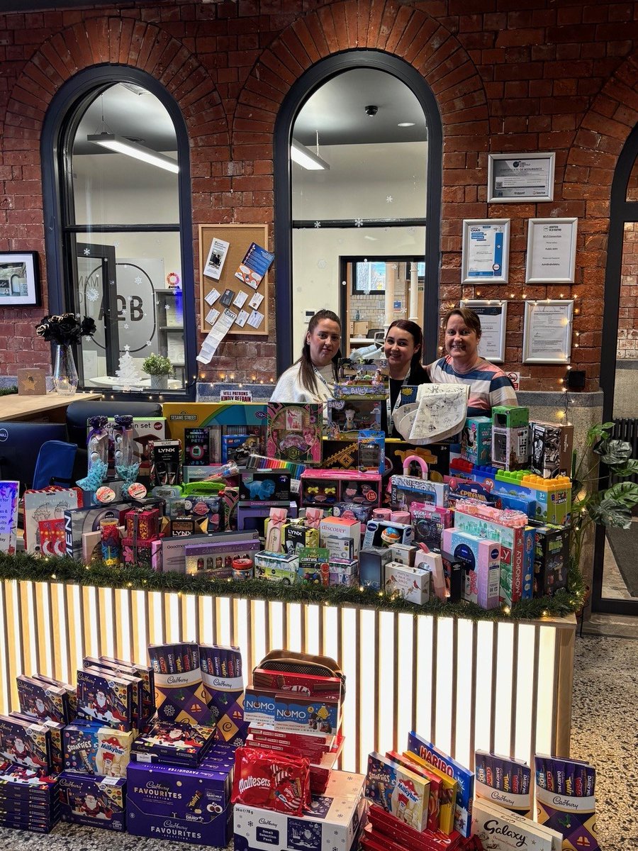 ashtonoldbaths's tweet photo. A huge thank you to all the AOB residents who donated selection boxes &amp; gifts for children &amp; young adults in the Care system in Tameside.
 
In total we collected 113 selection boxes and 90 Christmas gifts!

Absolutely amazing! 🥰👏

@TamesideCouncil  @oxinnovation https://t.co/aMOXuM0pwE