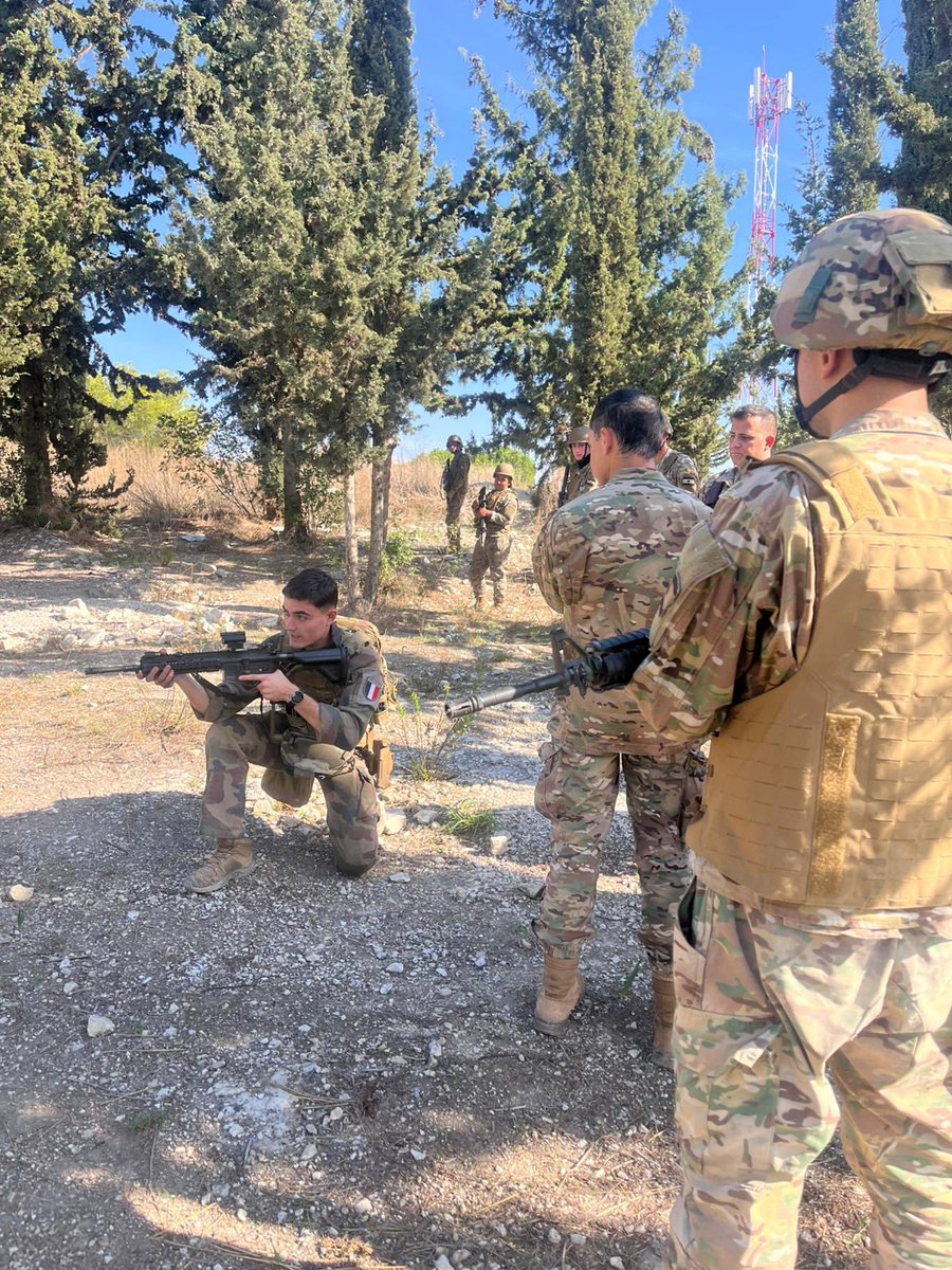 📍Liban | Formation au tir et au combat urbain entre militaires 🇫🇷 et 🇱🇧
 
✅ Fin de cursus pour une section d'infanterie des Forces armées libanaises avec mise en pratique à travers deux exercices de synthèse
 
🕊️ Les armées 🇫🇷 et 🇱🇧 unies pour la paix et la stabilité au Liban