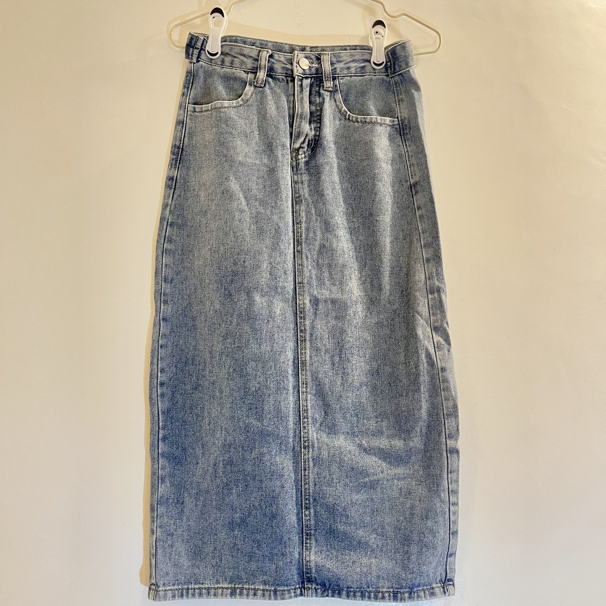 - wts lfb ph preloved clothes 

🗯 100 ea 
black skirt - size 26-28
denim skirt - size 24-25 
used once / never been used 
𓄲 gcash ; jnt 
𓄲 no to sensitive buyers  
𓄲 manage your expectations 

🗯 dm to claim