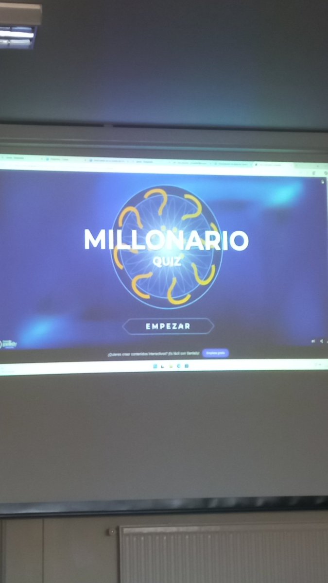 patri08_'s tweet photo. Quien quiere ser millonario? Dinámica interesante #UCMTecnologia https://t.co/ld8gN7CeXX