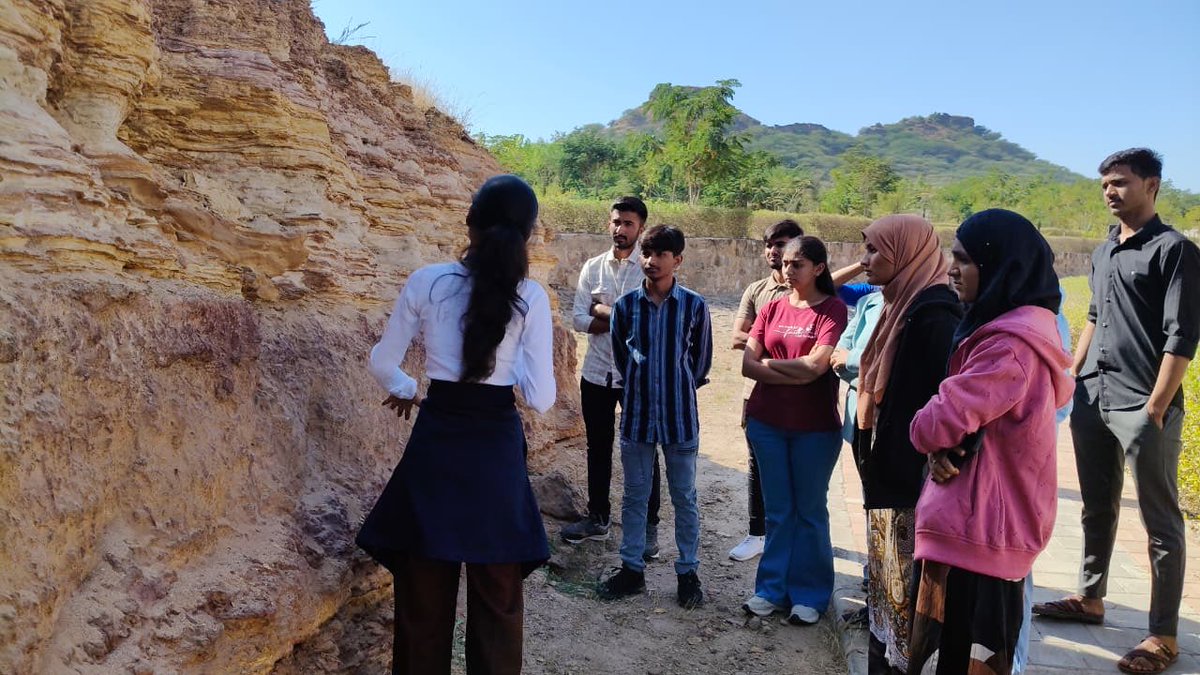 RscBhuj's tweet photo. @RSCBhuj celebrated #InternationalMountainDay with a hiking competition, engaging activities, an interactive session on how mountains form, and a fun quiz to inspire curiosity and geological learning. https://t.co/DB3riNRcLr