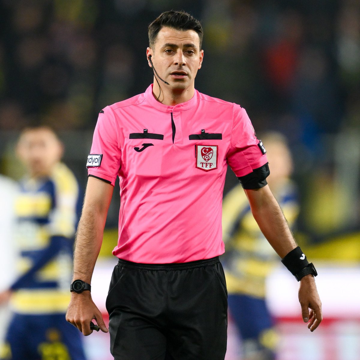 Trabzonspor - Beşiktaş maçının hakemi Ali Şansalan oldu.

Umarım hakem şansı yanında olur.

İçinde Beşiktaş ve Trabzonspor olan maçlar hep seyir zevki yüksek maçlara sahne olmuştur.

Ali hocada pozitif futbola katkıda bulursa güzel bir maç izleyebiliriz.

#derbi #TSvBJK