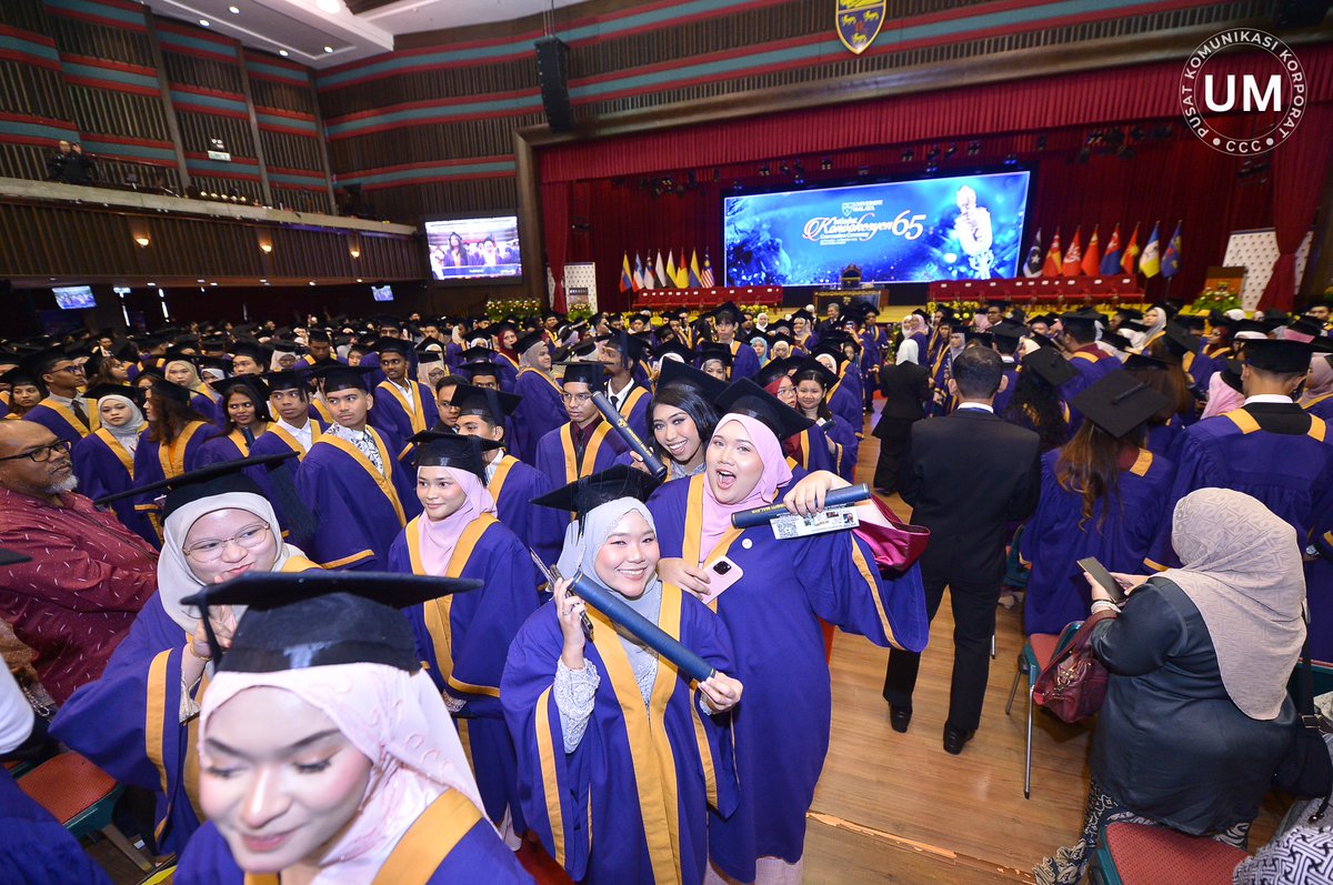 unimalaya's tweet photo. Sorotan Gambar Istiadat Konvokesyen Universiti Malaya Ke-65 (Sidang Kedua Puluh Satu).  

Lebih banyak gambar di Facebook Universiti Malaya. 

#umisone #um120 #umconvo65 https://t.co/SeVIax95Lv