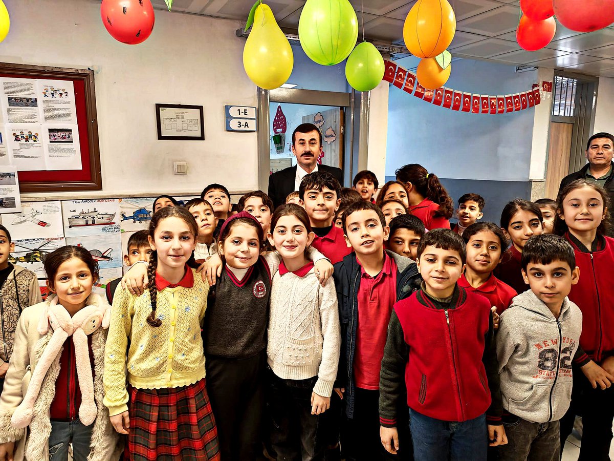 🇹🇷 Selahattin İyigün İlkokulu, 12-18 Aralık Tutum, Yatırım ve Türk Malları Haftası (Yerli Malı Haftası) kapsamında anlamlı bir kutlama programı gerçekleştirdi. Etkinlikler, öğrencilere yerli üretimin önemini ve kültürel değerleri aktarma amacıyla hazırlandı.