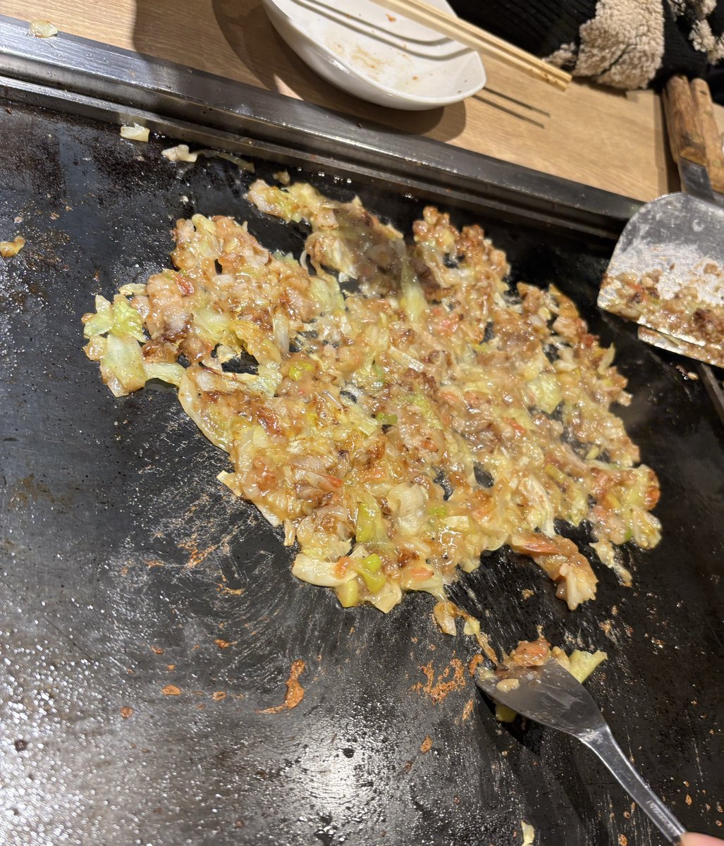 長髪とロン毛さんの忘年会参加させていただきました！もんじゃ焼きを焼くプロの方も居て美味しく楽しく...
いつもご一緒する皆さんと飲めてありがたかったです！さかなヤングさん今日もピンピンでした