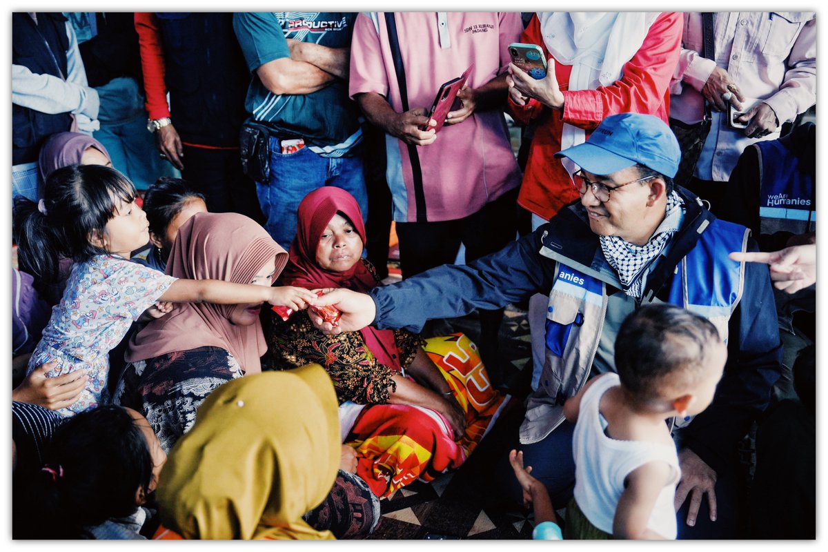 Setelah Langkat, kami bersama tim <a href="/humaniesproject/">Humanies Project</a> bertolak ke Padang, Sumatera Barat. Di sana mengunjungi tiga kecamatan, Nanggalo, Pauh, dan Kuranji. Bantuan yg kami teruskan kembali diterima dengan rasa syukur dan semangat untuk bangkit. Terima kasih para donatur!