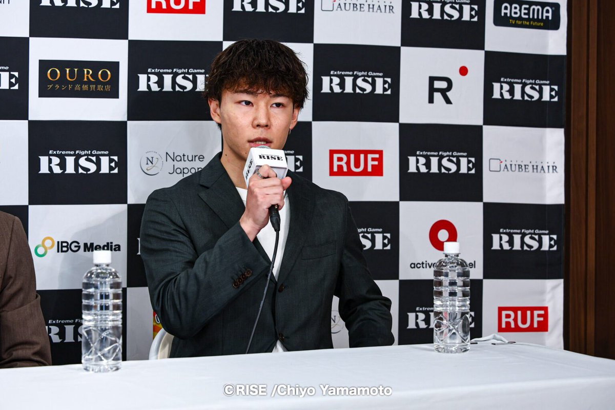 RISE_2003's tweet photo. ／✨
🥊1.18 #RISE195
📝会見コメントを公開
＼✨

🎙️⻑⾕川海翔
💬星選手には僕の100%を受け止めて欲しい。(那須川選手は)ハングリー精神が足りんかなって印象。けどお陰でチャンスが回って来たのでありがとうって感じです

🎙️星憂雅
💬皆んなが『那須川vs長谷川でしょ』って言っていたので気まずい。けどガッカリさせない様に。バッチリ勝ってこのカードで良かったな思わせる様な試合をする

✅会見のコメント全文は➡️ https://t.co/U4SJIrAhs1

▼スーパーフライ級（-53kg）3分3R延⻑1R
⻑⾕川海翔（誠剛館／同級3位､第4代DEEP☆KICK-53kg王者）
星憂雅（IDEAL GYM／同級4位､初代KROSS×OVER KICK -53kg王者）

📅1月18日(日) 東京・後楽園ホール
📝 https://t.co/jEjJ0yOI6n