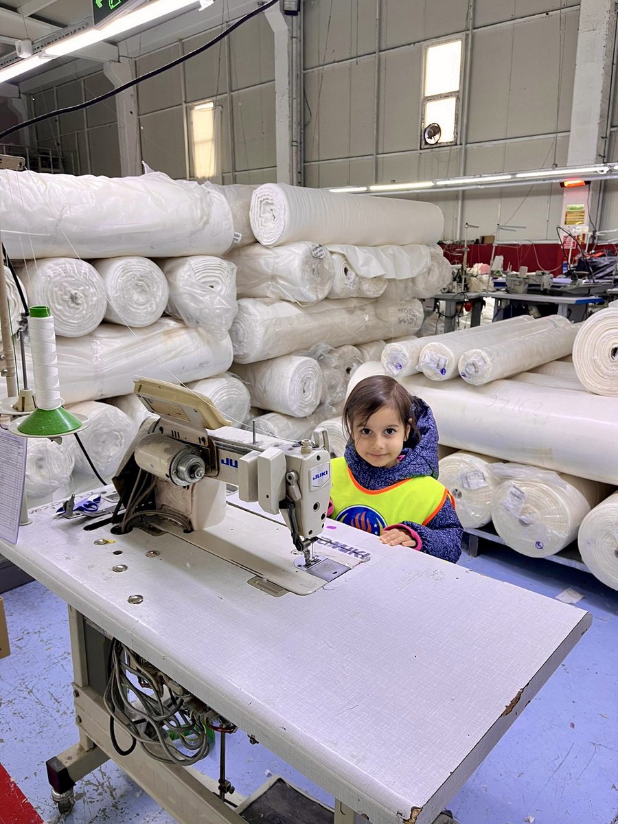 Yerli Malı Haftası kapsamında, öğrencilerimizle birlikte Batman ilimizde bulunan üretim tesislerimize düzenlediğimiz gezide tekstil üretim fabrikasını ziyaret ettik.