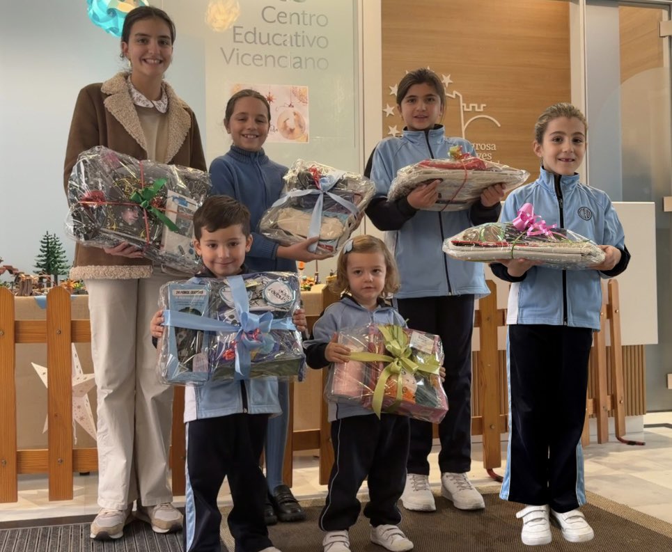 Entrega de premios del Concurso de Felicitaciones Navideñas. Estamos orgullosos del talento y la ilusión de nuestros alumnos.
Cada tarjeta fue un pequeño regalo que nos recordó el verdadero espíritu de la Navidad. ¡Felicidades a ganadores y participantes!
#educaciónvicenciana