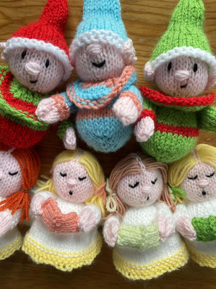 GiftHorseKits's tweet image. It’s a #newpattern day! 🎄 
These new Christmas minis are great for stash-busting- cheeky elves and singing angels that can be made from any small amounts of Dk yarn you have left over. They’re quick and fun to make: gifthorsekits.co.uk/angels-and-elv…