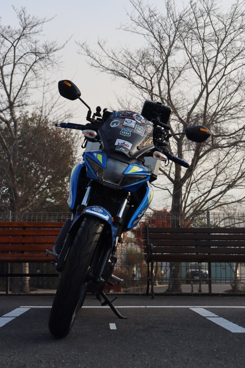 バイクの真正面写真を無言で貼る