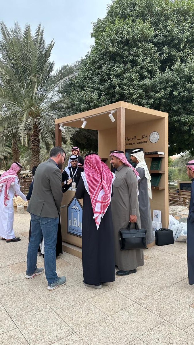 imam_history's tweet photo. افتتح قسم التاريخ والحضارة مشاركته كشريك رئيسي في ملتقى الدرعية من خلال: جناح تعريفي، وملصقات علمية، وجلسات حوارية وورش عمل شارك فيها عدد من الأساتذة. https://t.co/tYxerNKPOt