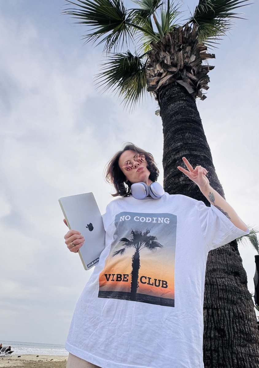 Найдена идеальная футболка для кипрских вайб-кодеров, и просто вайберов, просто кипрских :D 

Авторства <a href="/0xfe0d/">Антон С++</a>, спасибо за шикарный подгончик!