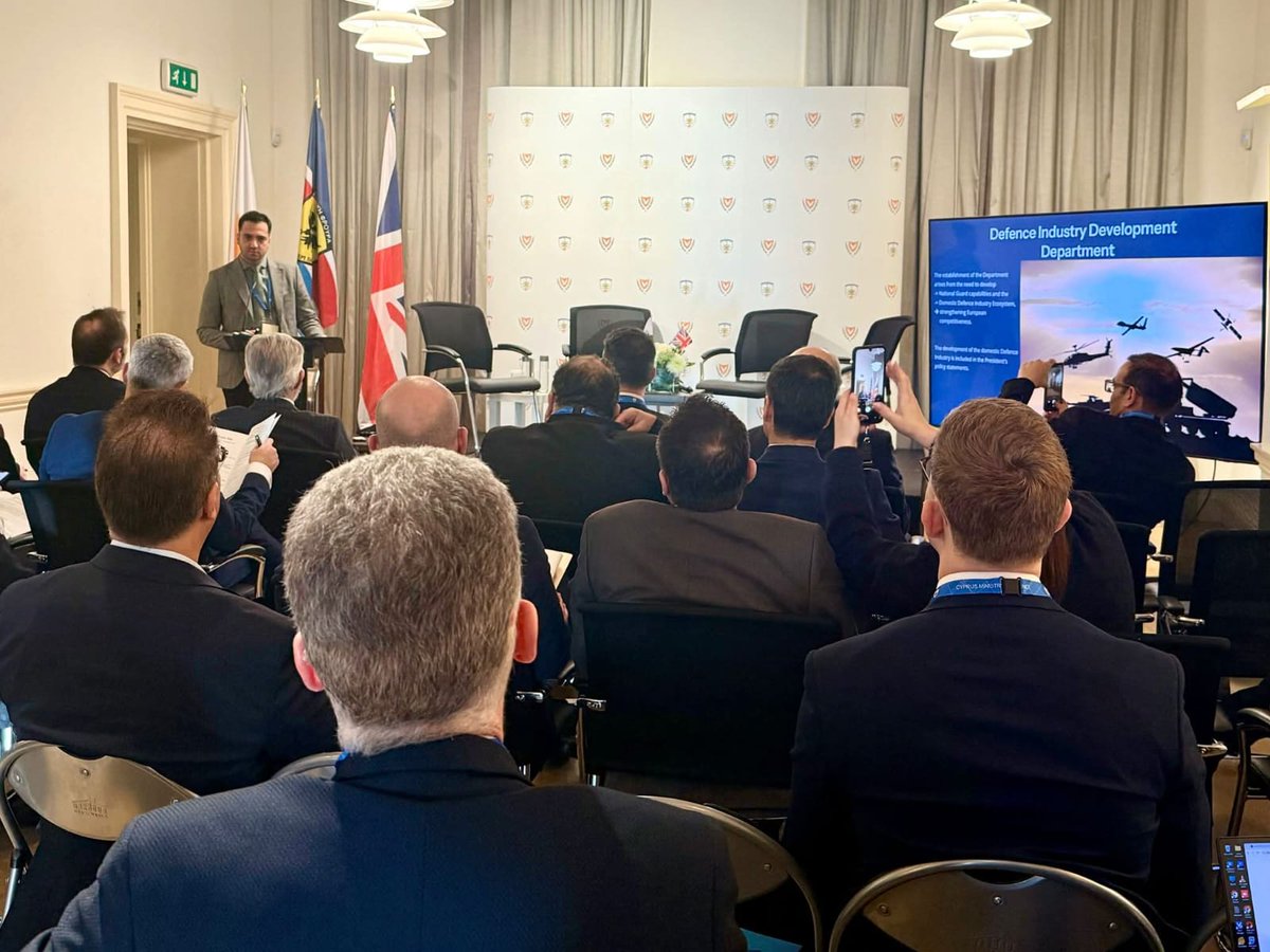 Ολοκληρώθηκε  η Ημερίδα Αμυντικής Βιομηχανίας Κύπρου–Ηνωμένου Βασιλείου, η οποία πραγματοποιήθηκε στις 8 και 9 Δεκεμβρίου 2025 στην Ύπατη Αρμοστεία της Κύπρου στο Λονδίνο.

Η εκδήλωση συγκέντρωσε σημαντικούς εκπροσώπους από τα Υπουργεία Άμυνας Κύπρου και Ηνωμένου Βασιλείου, καθώς