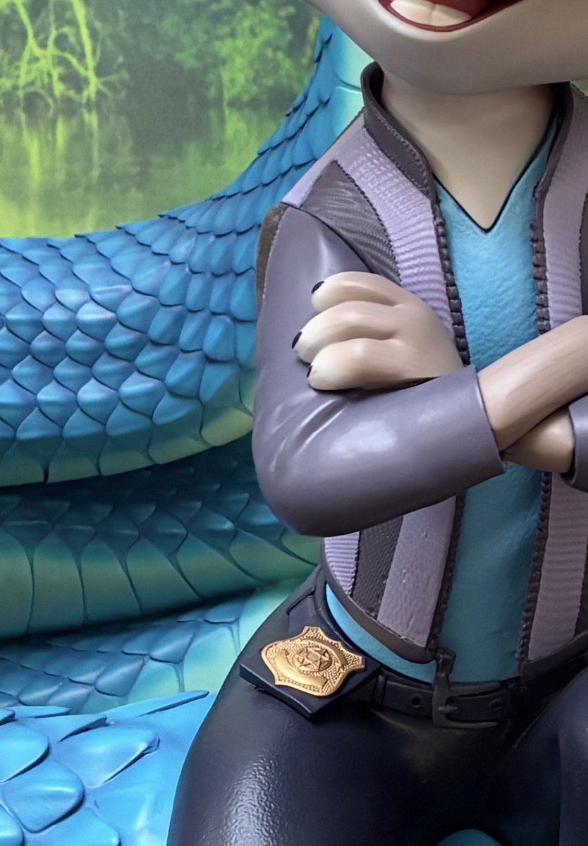 パスケースとかもう使わないのに… 今回ジュディやニックが腰につけてる