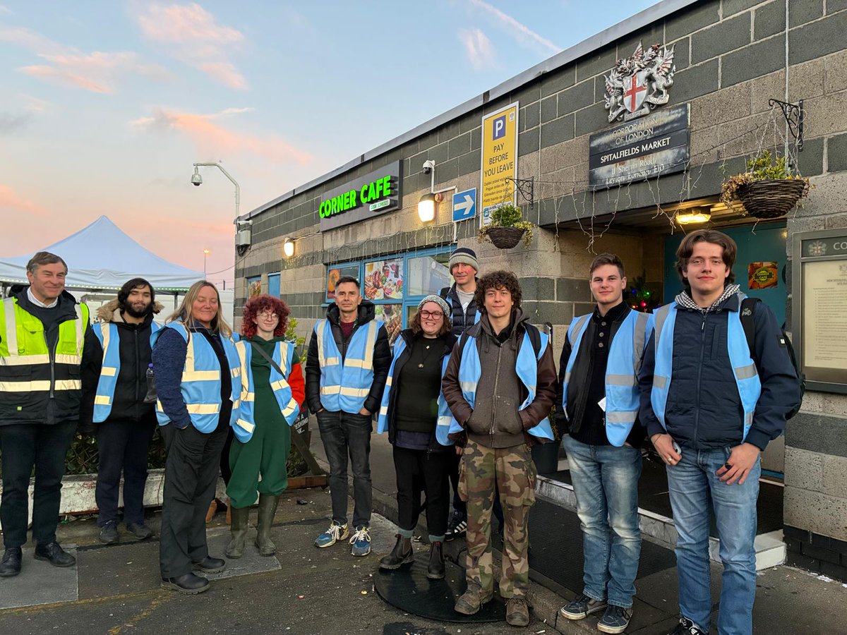 We welcomed first-year Hadlow Agricultural College students for their annual early-morning visit to New Spitalfields Market. A tour of the pavilion gave them insight into the fresh-produce journey from field to fork, followed by a well-earned market breakfast. 

#HadlowCollege #