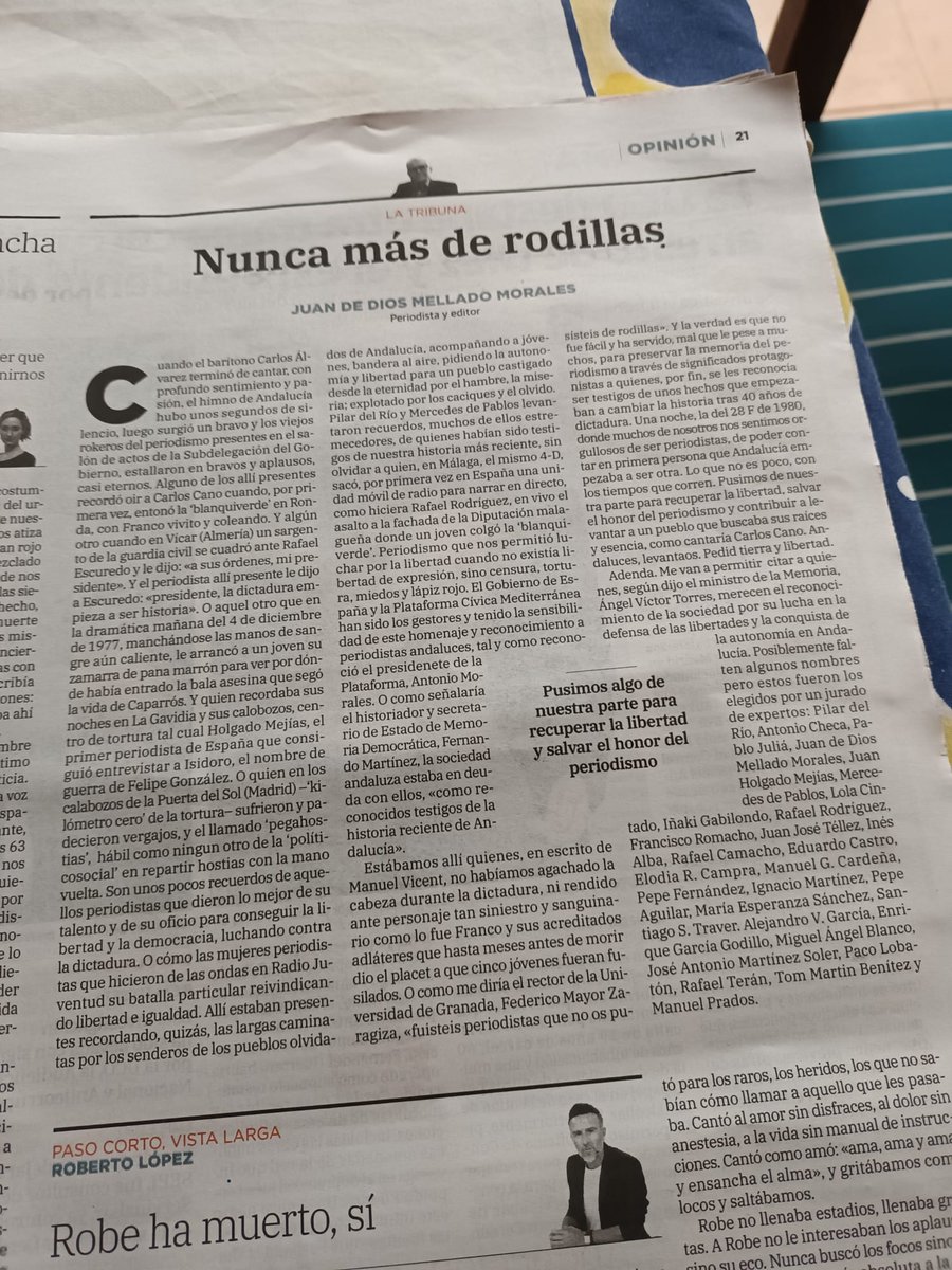 Me ha gustado mucho este artículo de mi amigo y compañero #JuanDeDiosMellado. 
Recrea a la perfección el clima que se respiró la semana pasada en la Subdelegación del Gobierno en Málaga donde una treintena de viejos rockeros del periodismo andaluz nos concentramos a recordar.