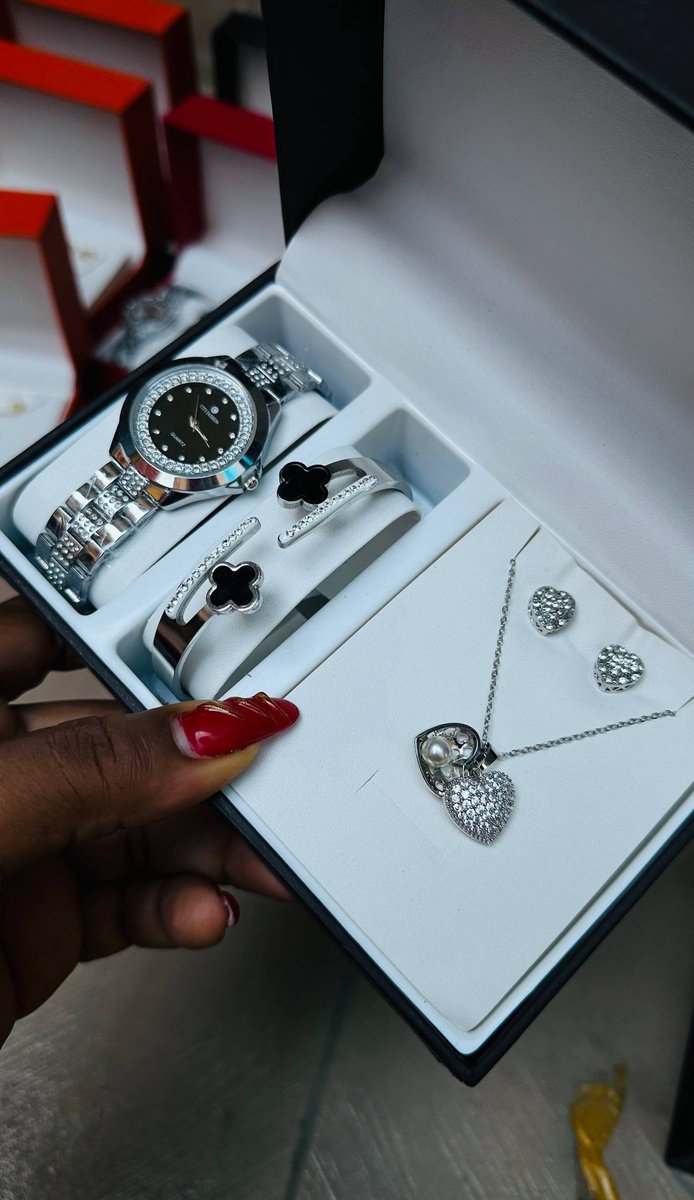 pearl_Leojewel's tweet photo. Jewelry Gift 🎁 Box For Ladies
(silver color) Available 
price: #21,000each
DM to place orders 💃💃💃
#followandlike #goviral https://t.co/R2b1XDdE8q