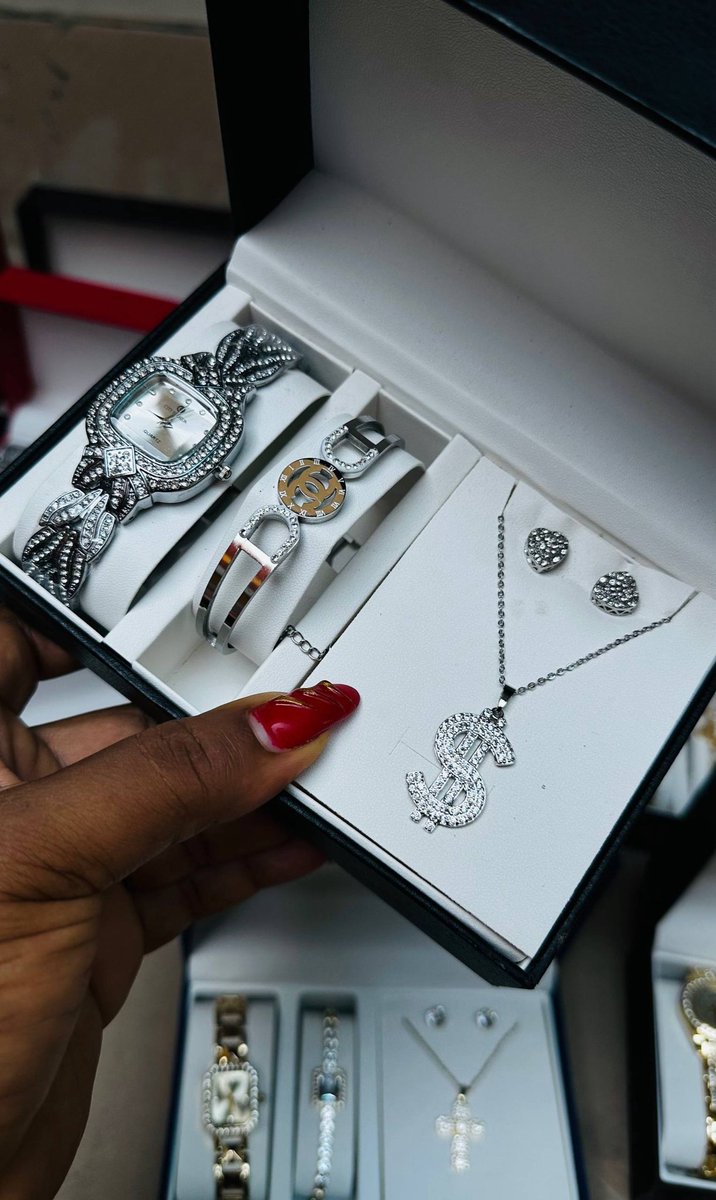 pearl_Leojewel's tweet photo. Jewelry Gift 🎁 Box For Ladies
(silver color) Available 
price: #21,000each
DM to place orders 💃💃💃
#followandlike #goviral https://t.co/R2b1XDdE8q