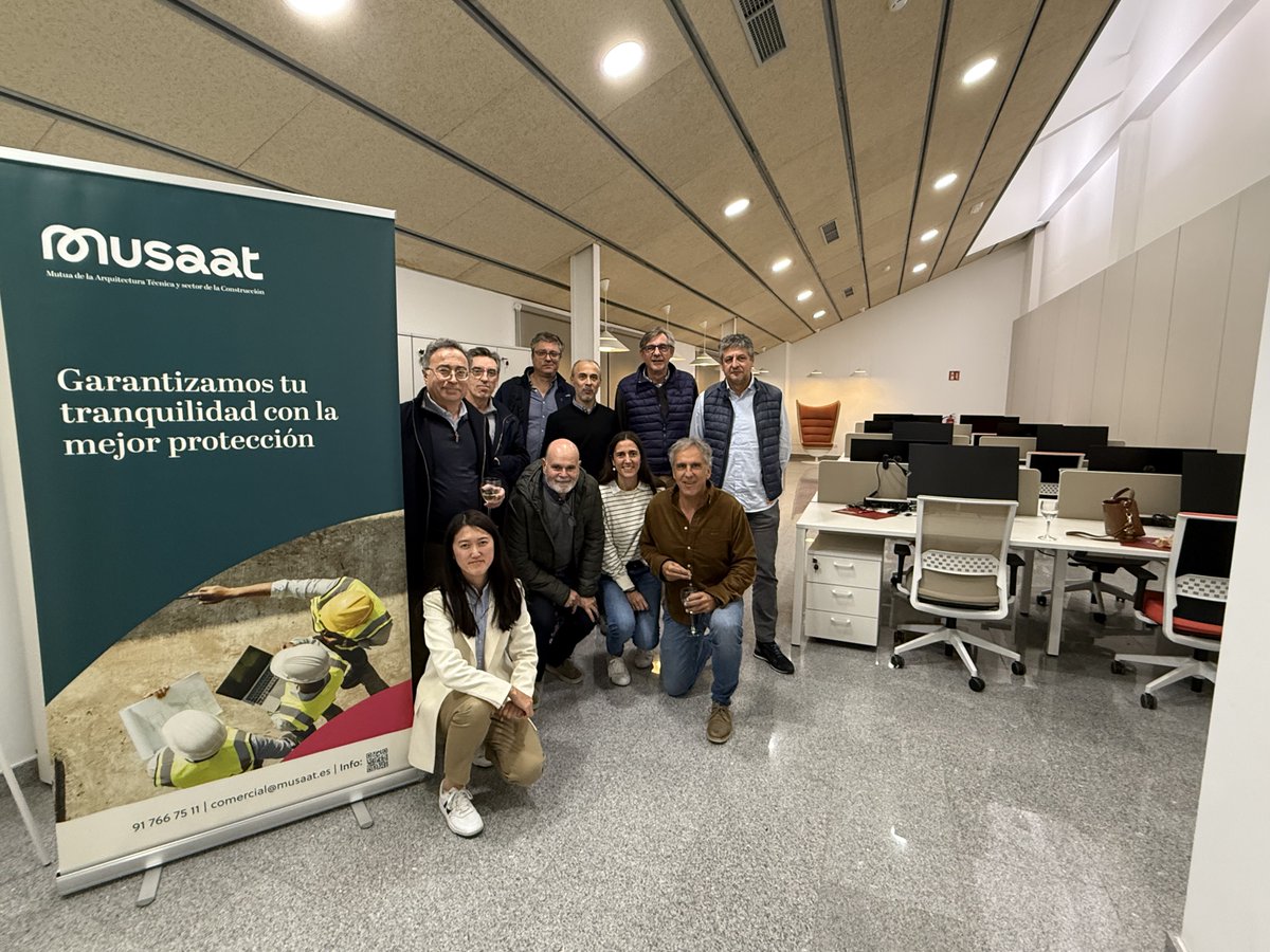 COAATMCA's tweet image. 📌 El COAAT Mallorca ha inaugurado, con apoyo de @Musaat_Seguros, las instalaciones del nuevo coworking colegial ubicadas en la @Fund_Aedificat.
✅ El nuevo servicio, que estará disponible a partir de enero de 2026, contará con 12 puestos de trabajo y 2 salas de reunión.